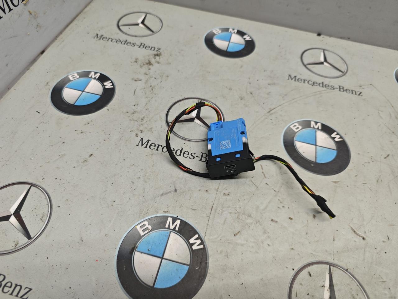 порт зарядный BMW XM G09 2024, 4.4 л., бензин, 475, полный привод, 5A84164 - фото №1