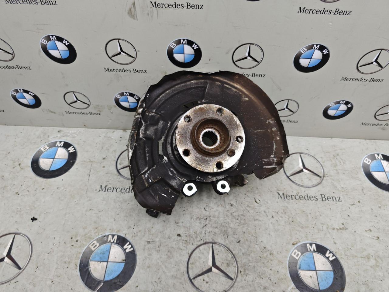 кулак задний левый BMW 6 серия F06/F12/F13 2014, 3.0 л., бензин - фото №1