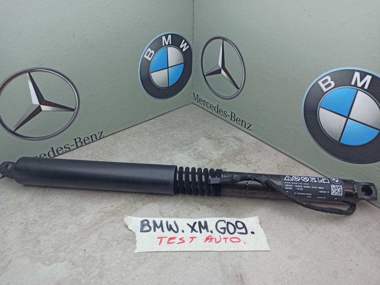 амортизатор крышки багажника (3-5 двери) BMW XM G09 2023, 4.4 л., бензин, электро, c5y, 5A84C79 - фото №1
