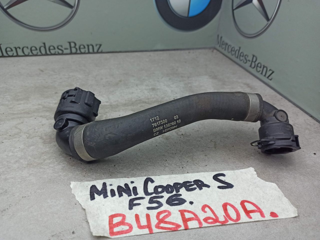 патрубок радиатора Mini Cooper S 3 поколение F56 (2013 - 2018), 2.0 л., B48 A20 A, бензин, 7617380 - фото №1