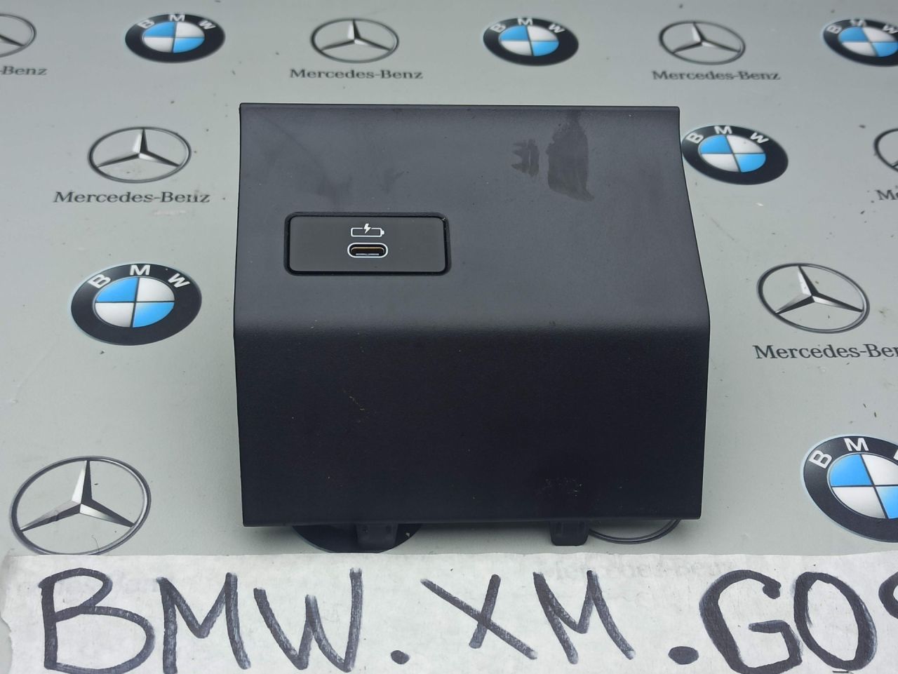 порт зарядный BMW XM G09 2023, 4.4 л., бензин, электро, c5y, 5A84164 - фото №1