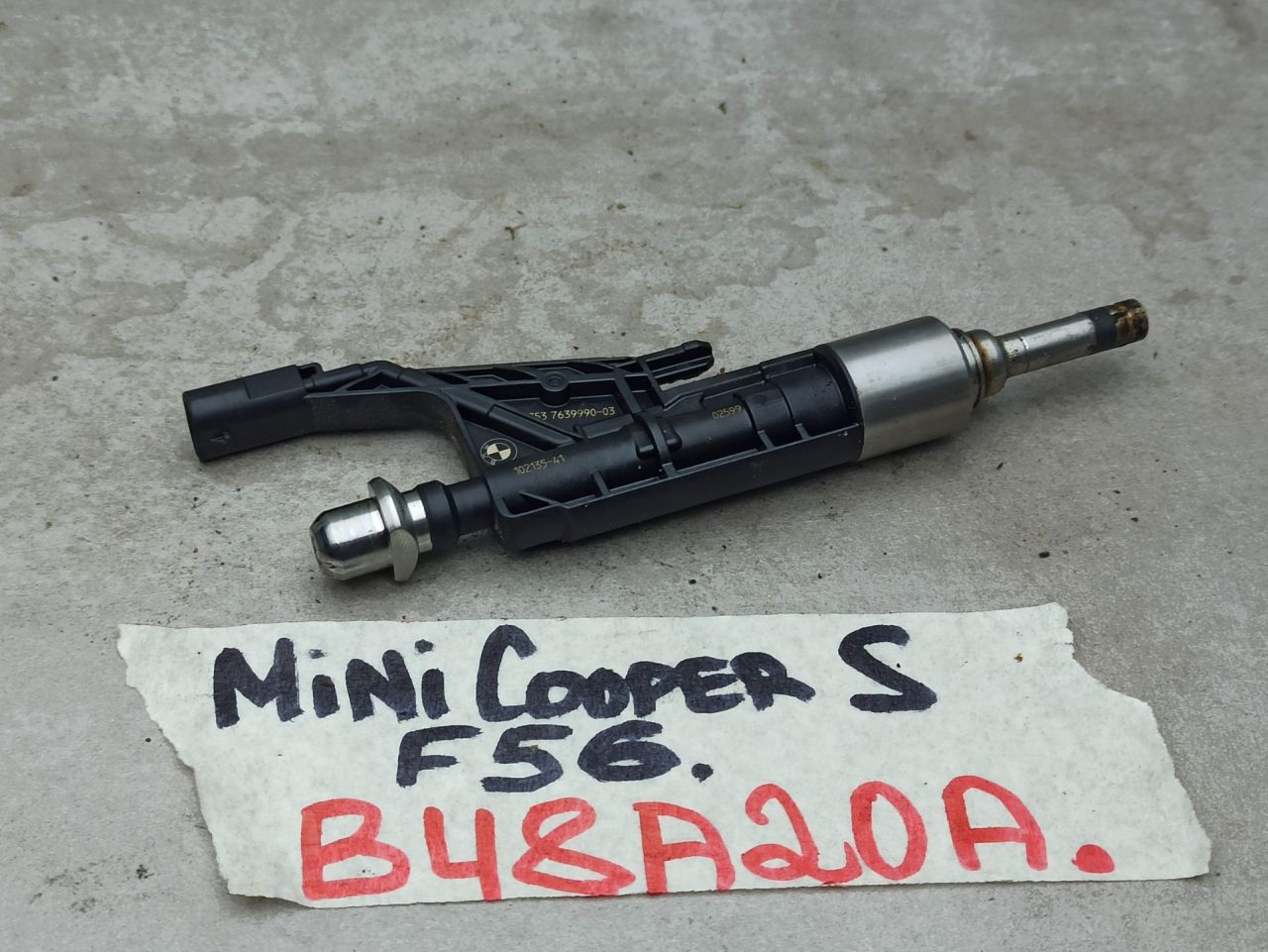 форсунка Mini Cooper S 3 поколение F56 (2013 - 2018), 2.0 л., B48 A20 A, бензин, 7639990 - фото №1