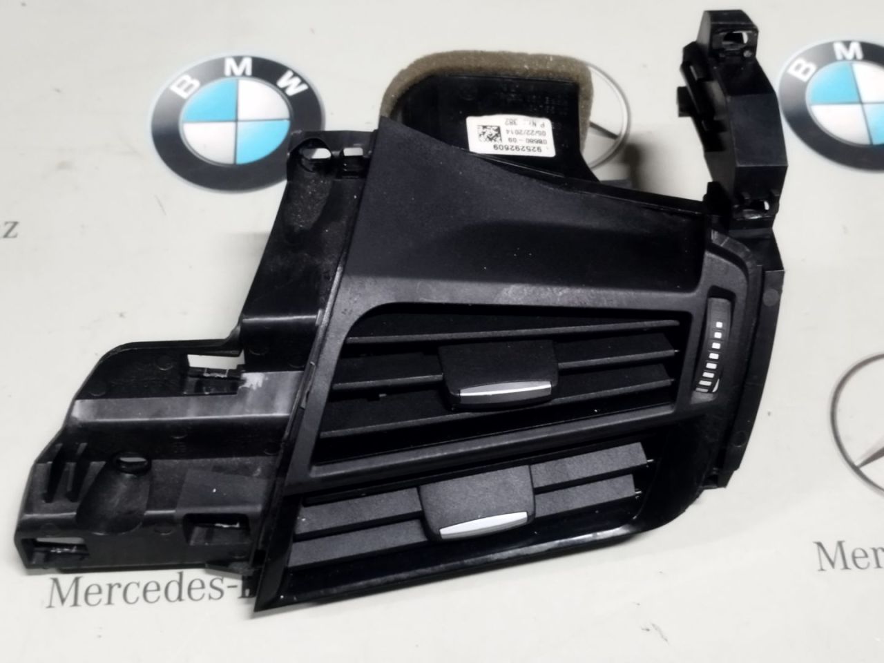 дефлектор обдува салона BMW X5 F15 2015, 3.0 л., дизель, 9270517 - фото №1