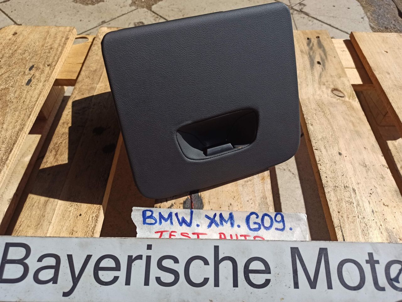 бардачок BMW XM G09 2023, 4.4 л., бензин, электро, c5y, 963658302 - фото №1