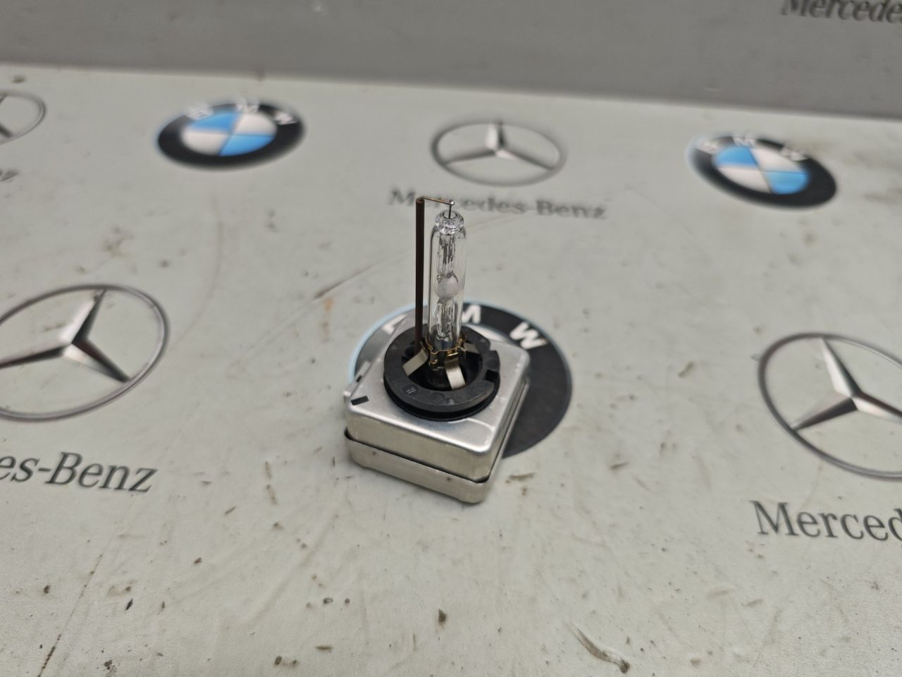 лампочка ксенон BMW X5 F15 2015, 3.0 л., дизель - фото №1