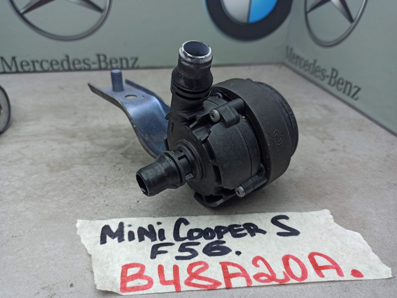 насос антифриза дополнительный Mini Cooper S 3 поколение F56 (2013 - 2018), 2.0 л., B48 A20 A, бензин, 8605322 - фото №1