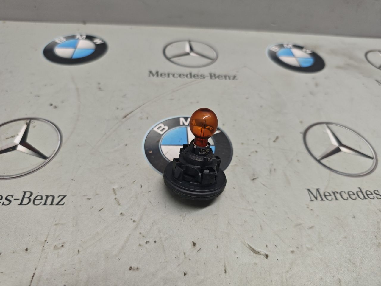 лампочка BMW X5 F15 2015, 3.0 л., дизель, PY24W - фото №1