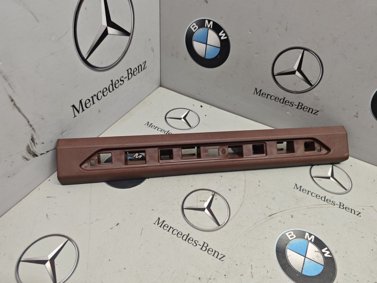 накладка на порог внутренняя BMW XM G09 2023, 4.4 л., бензин, c5y, полный привод, 7434240 - фото №1