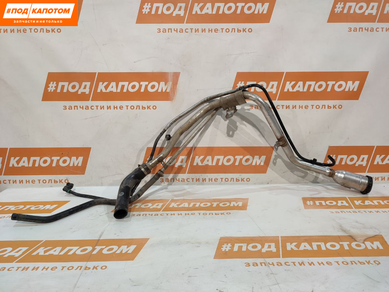 горловина топливного бака Ford Kuga 2 поколение 2015, 1.5 л., M9MA, бензин, АКПП, moondust silver (metallic), внедорожник 5 дв., передний привод, CV619032CH - фото №1