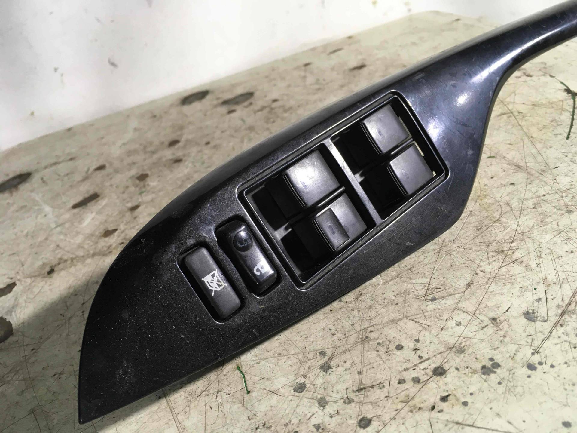 Блок управления стеклоподъемниками Toyota Sienna 3 поколение
