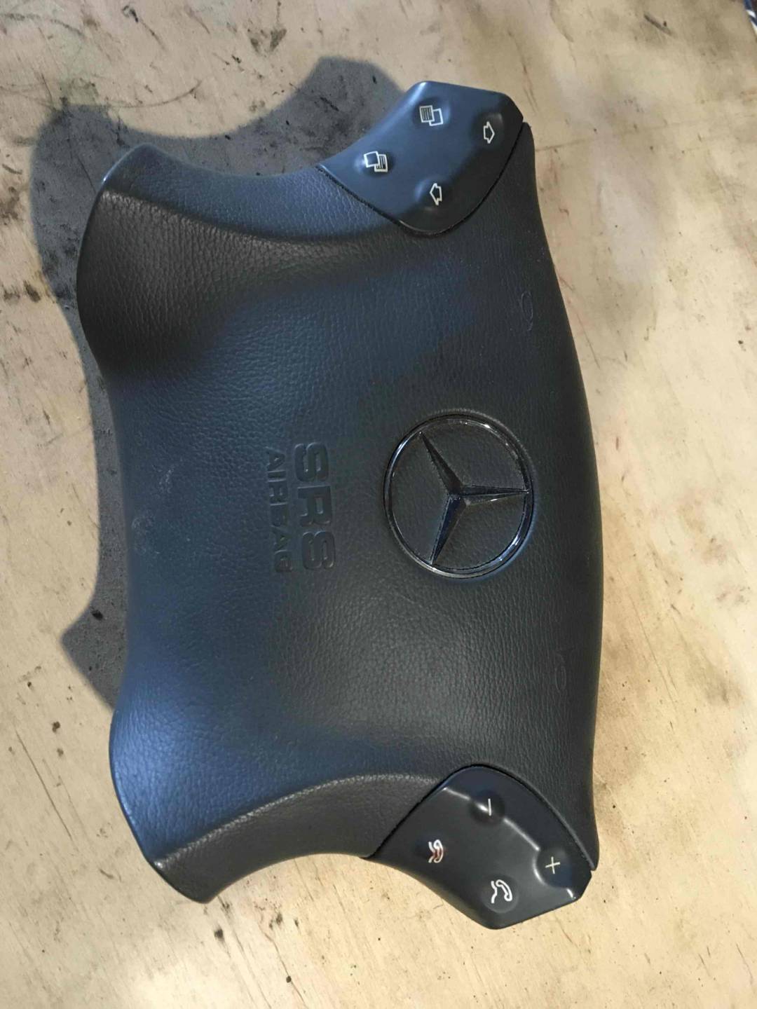 Подушка безопасности водителя Mercedes-Benz C W203