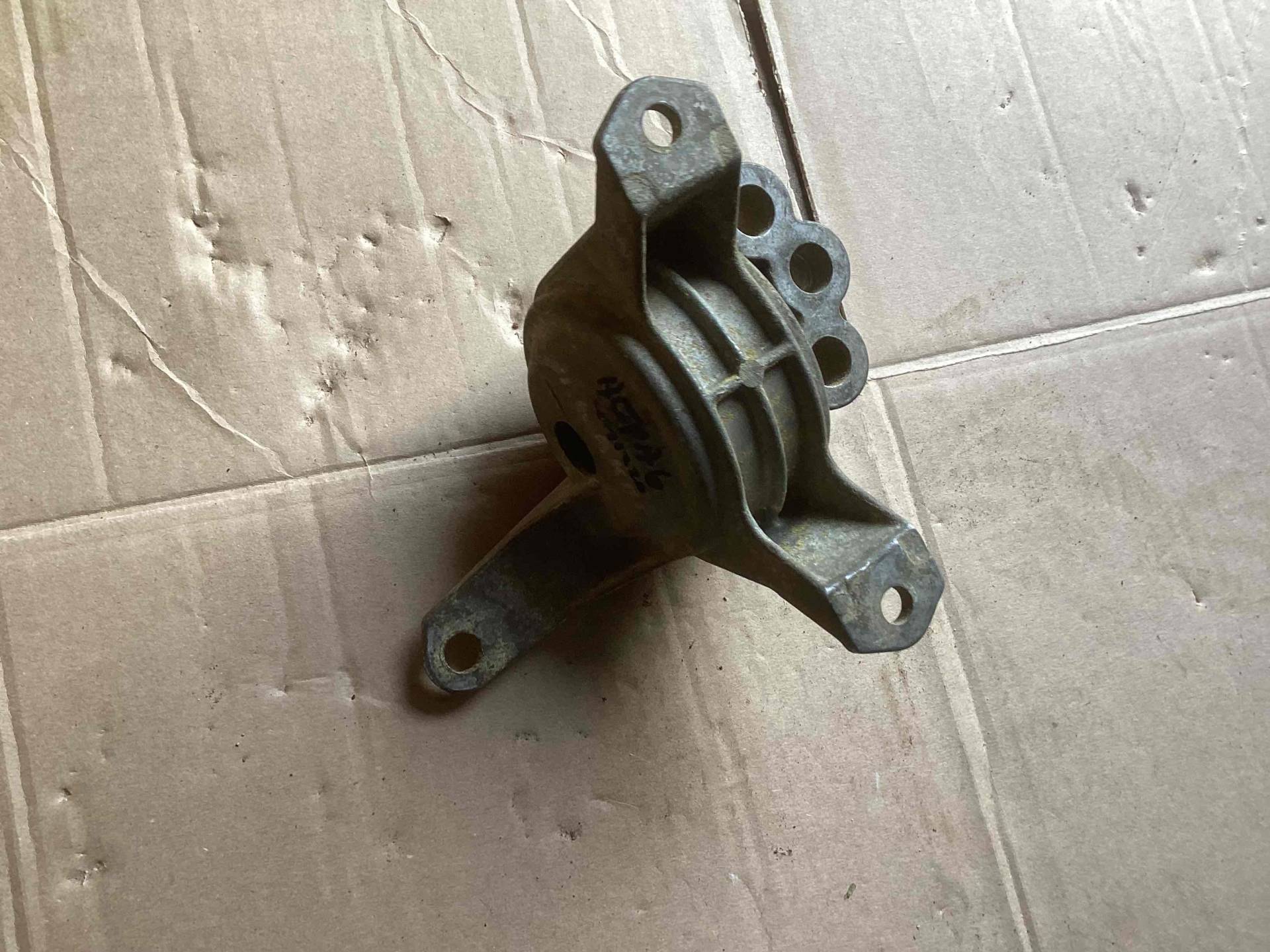 Подушка крепления двигателя Opel Astra F