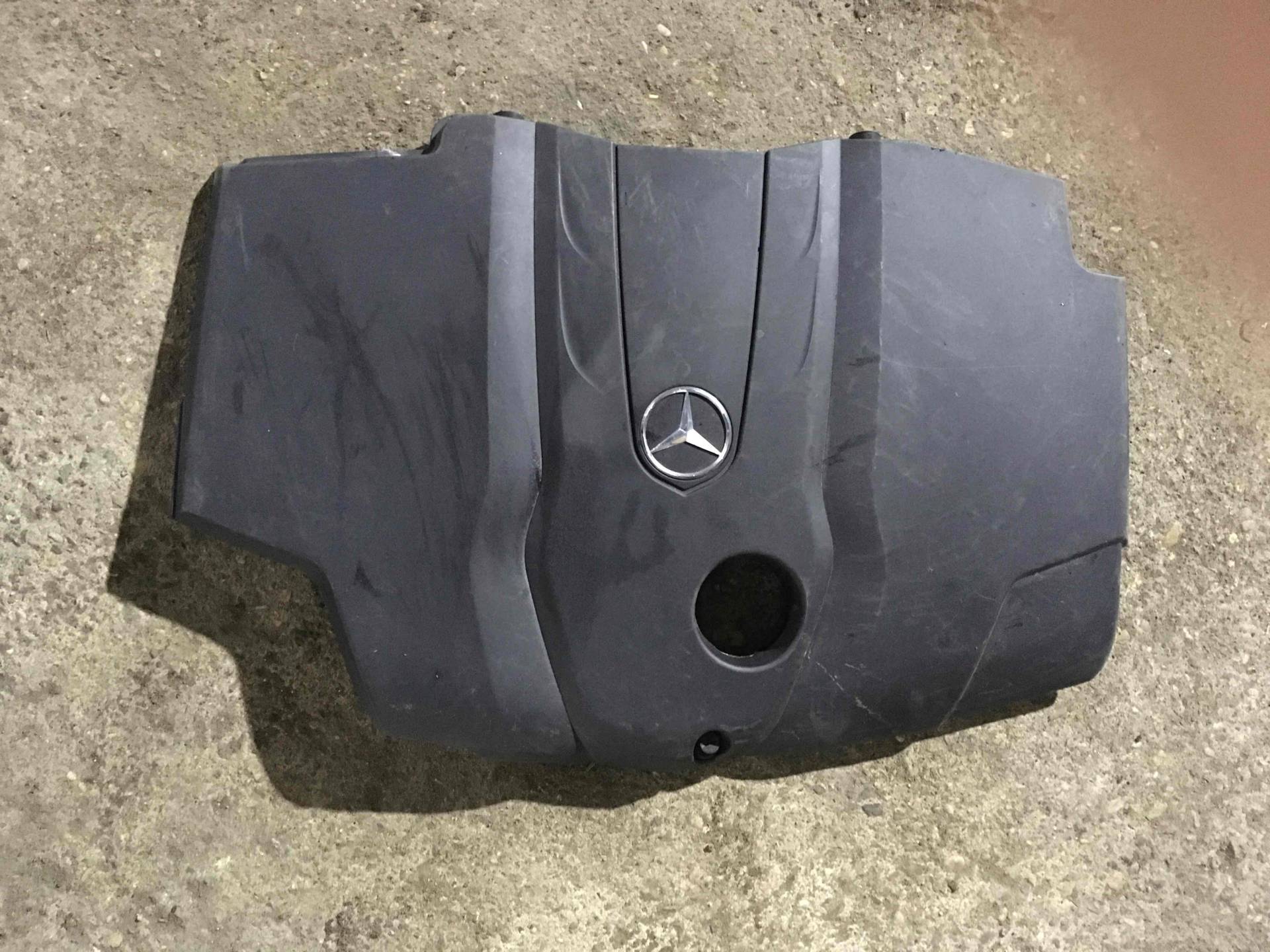 Декоративная крышка двигателя Mercedes-Benz GLC X253