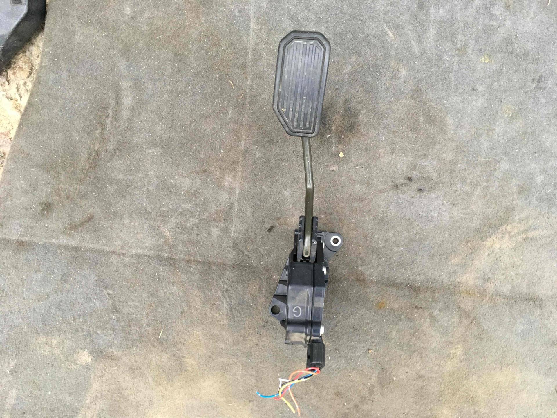 Педаль газа Toyota RAV4