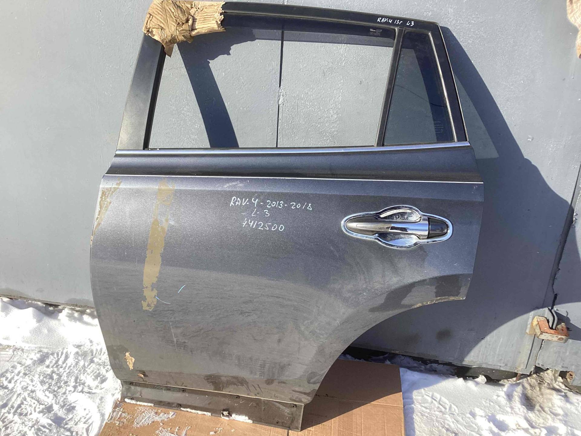 Стекло двери задней левой Toyota RAV4
