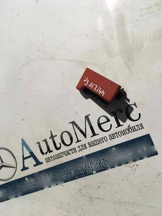 Крюк капота Mercedes-Benz R W251
