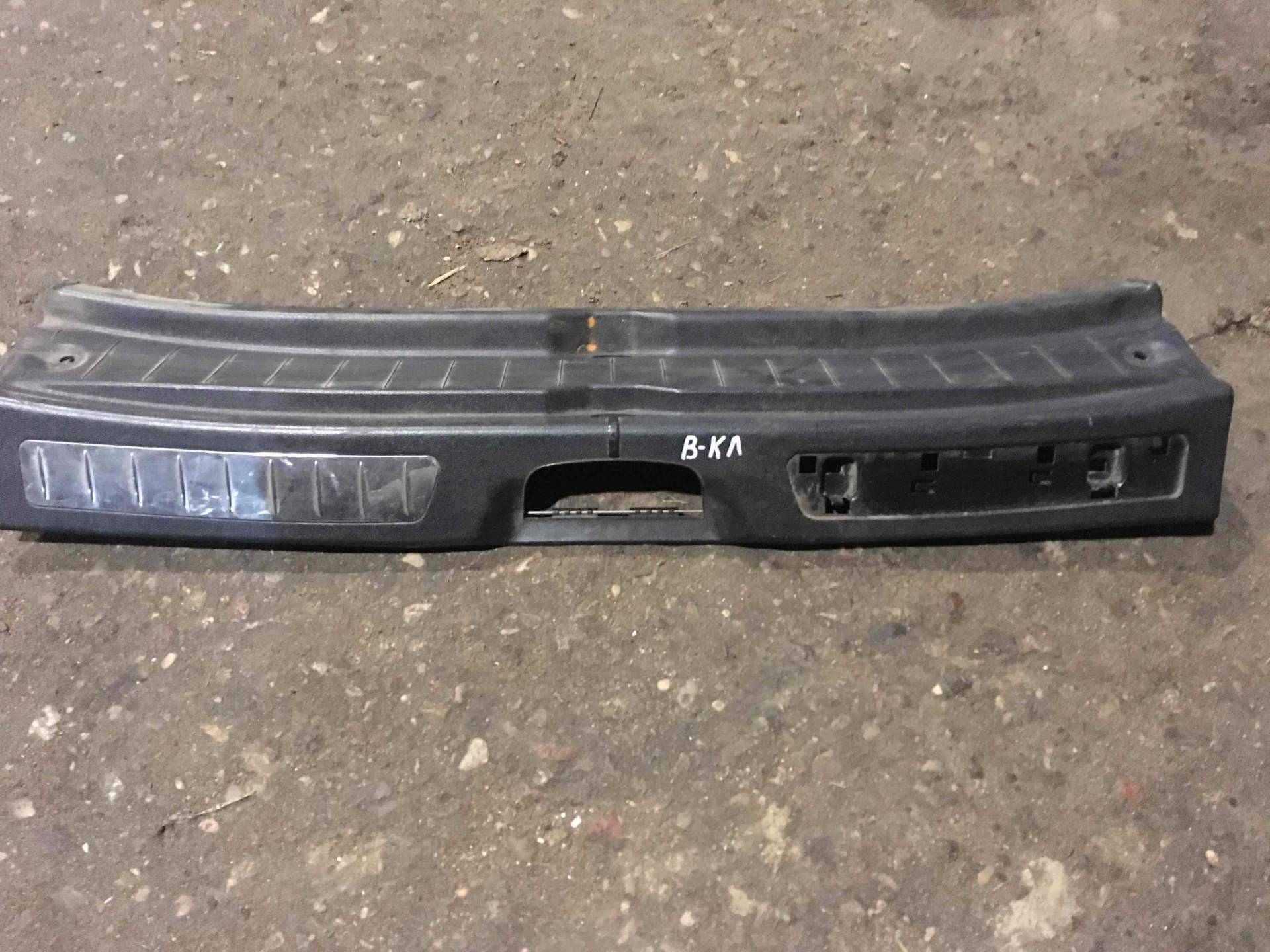 Накладка внутренняя на заднюю панель кузова Mercedes-Benz B W245