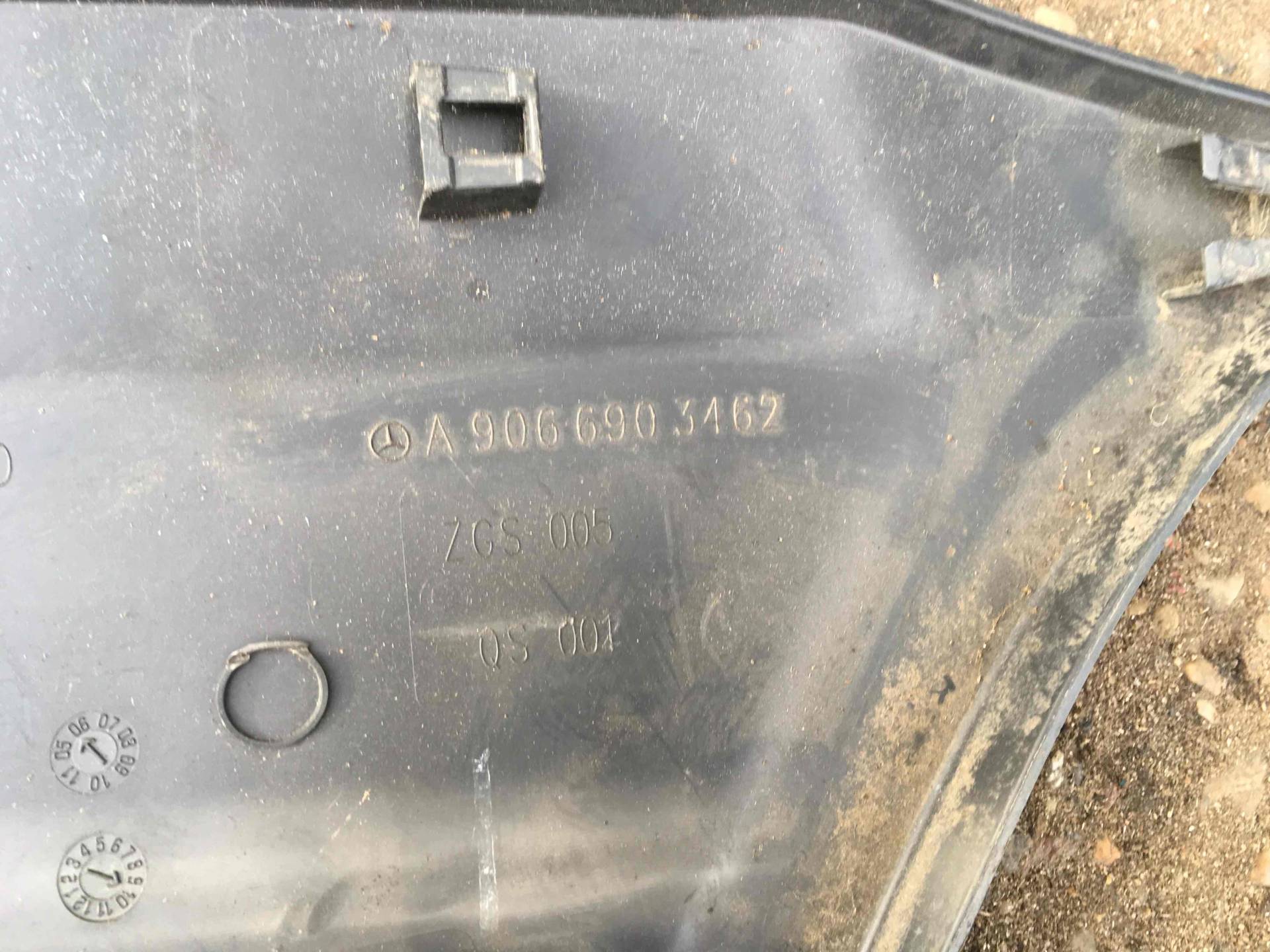 Молдинг крыла заднего правого Mercedes-Benz E W211