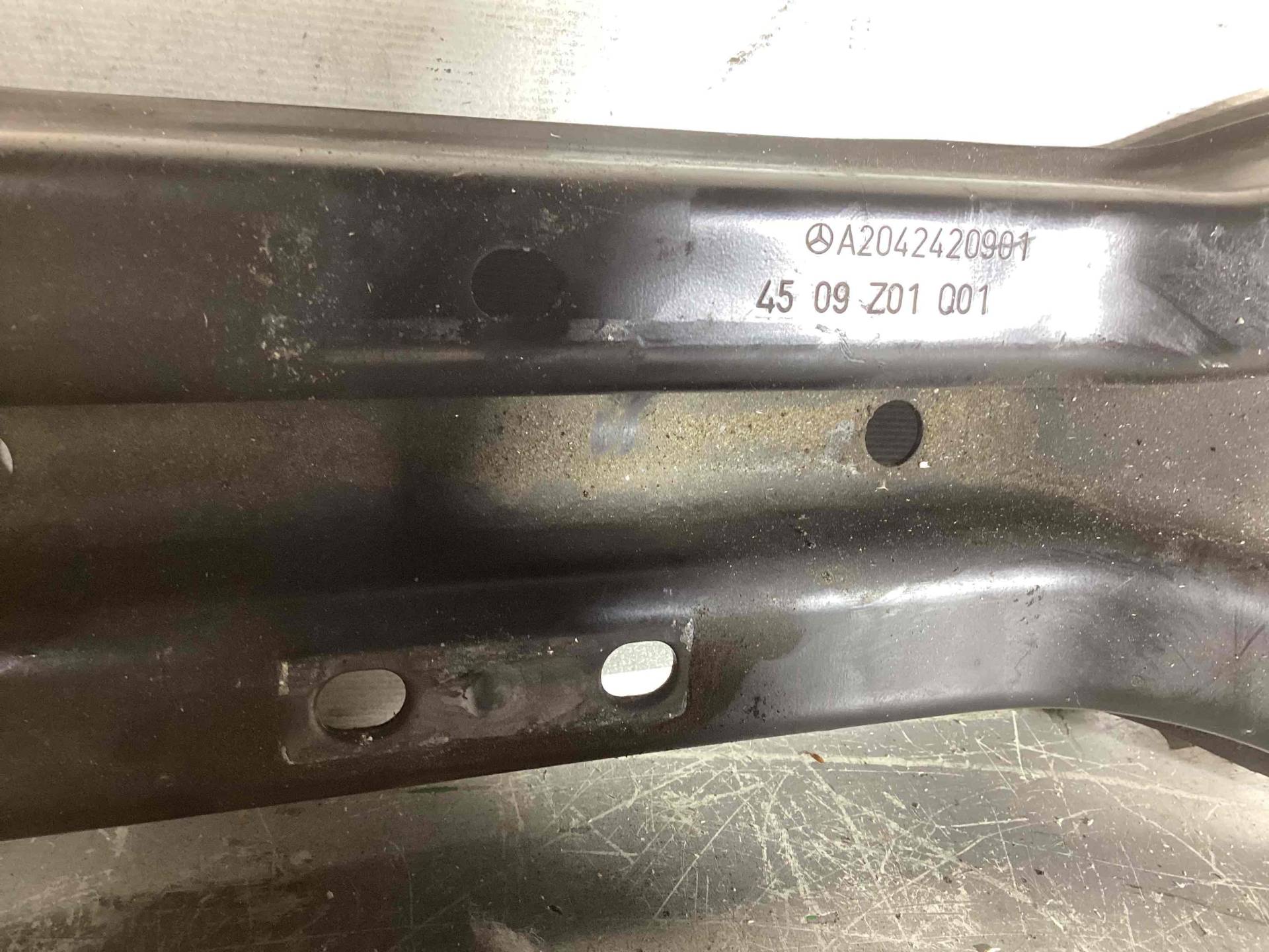 Кронштейн коробки (балка кпп) Mercedes-Benz E W212