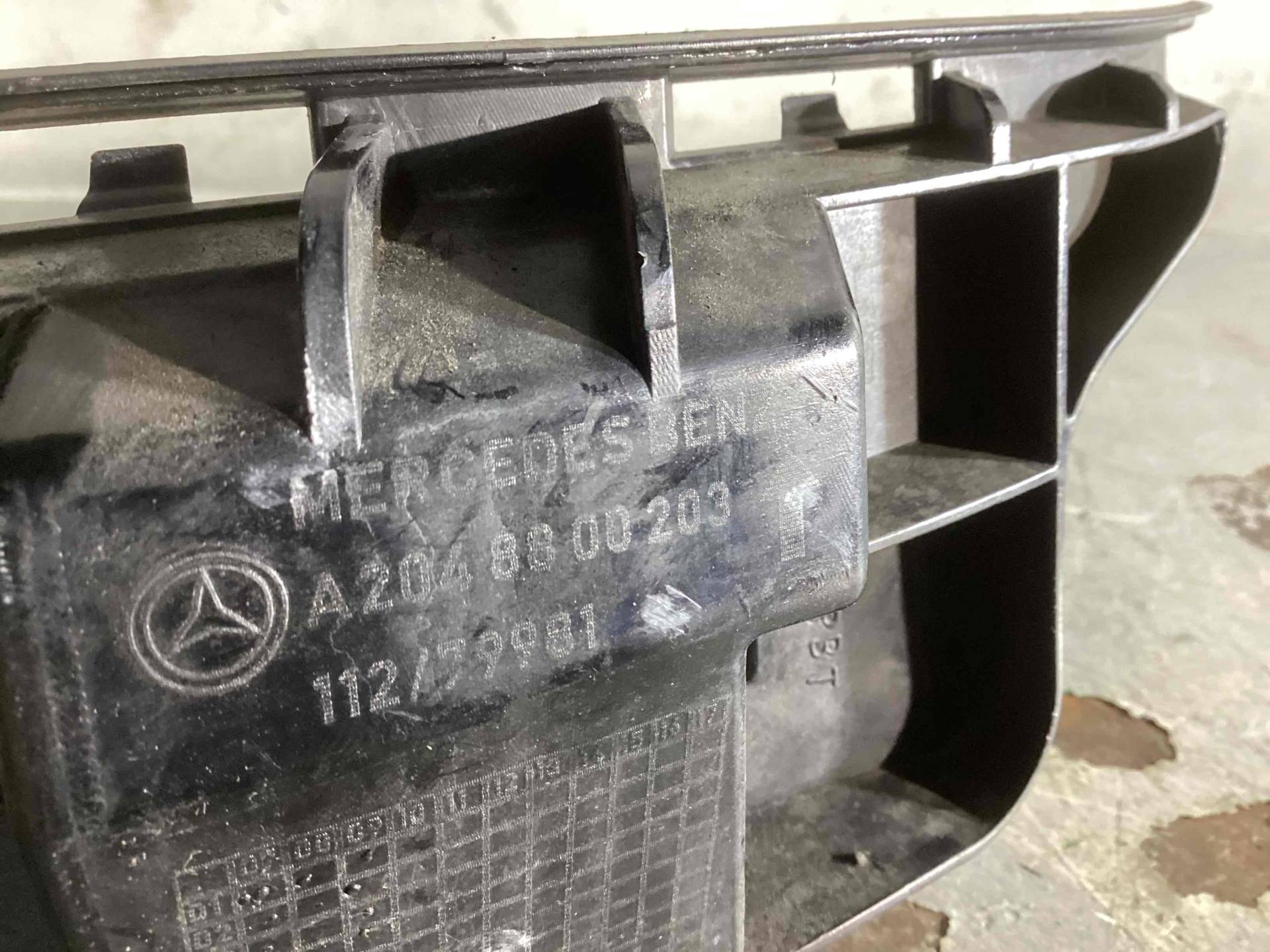 Кронштейн крепления бампера заднего Mercedes-Benz C W202 [рестайлинг]
