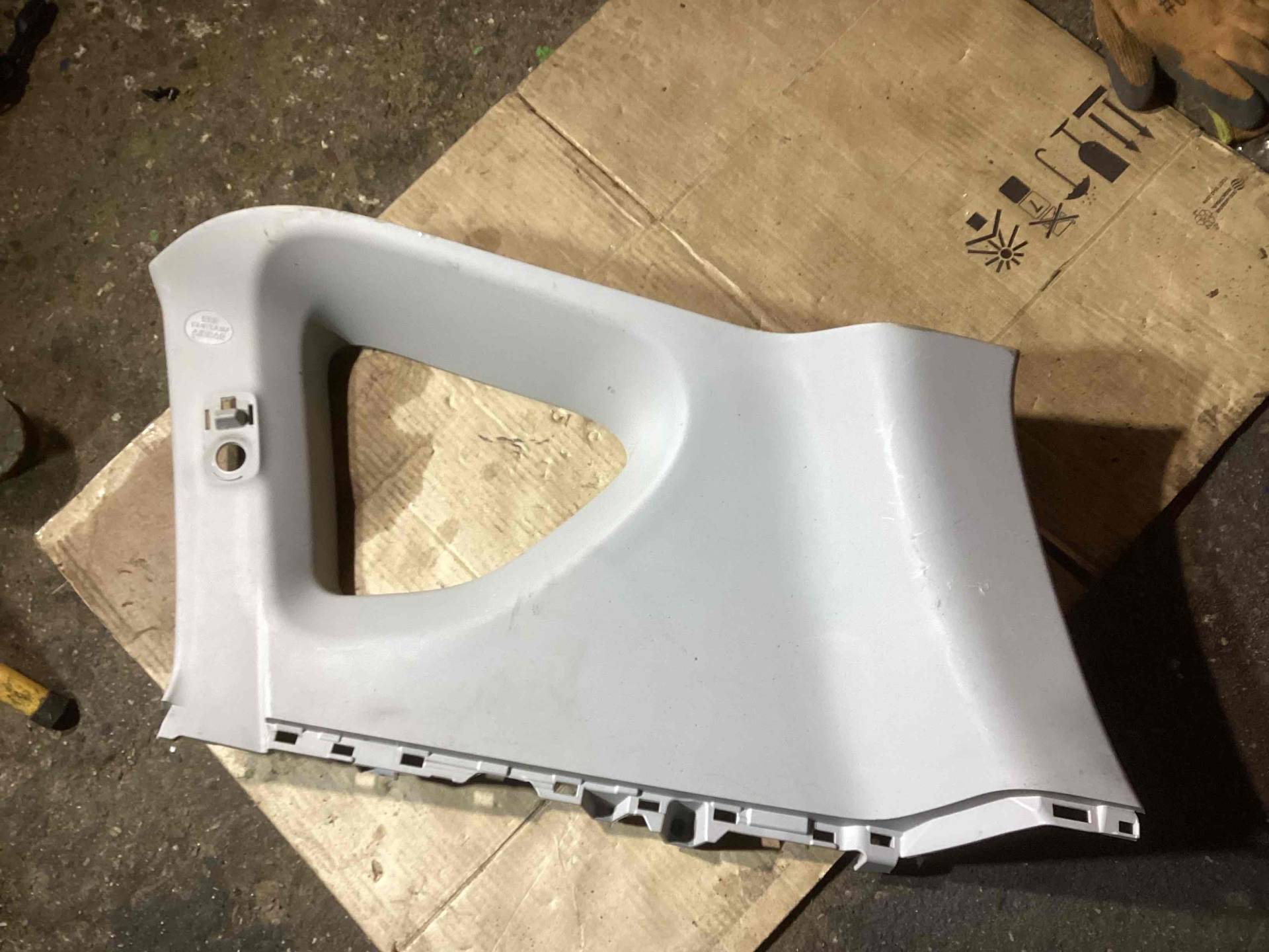 Обшивка отсека багажника Toyota RAV4