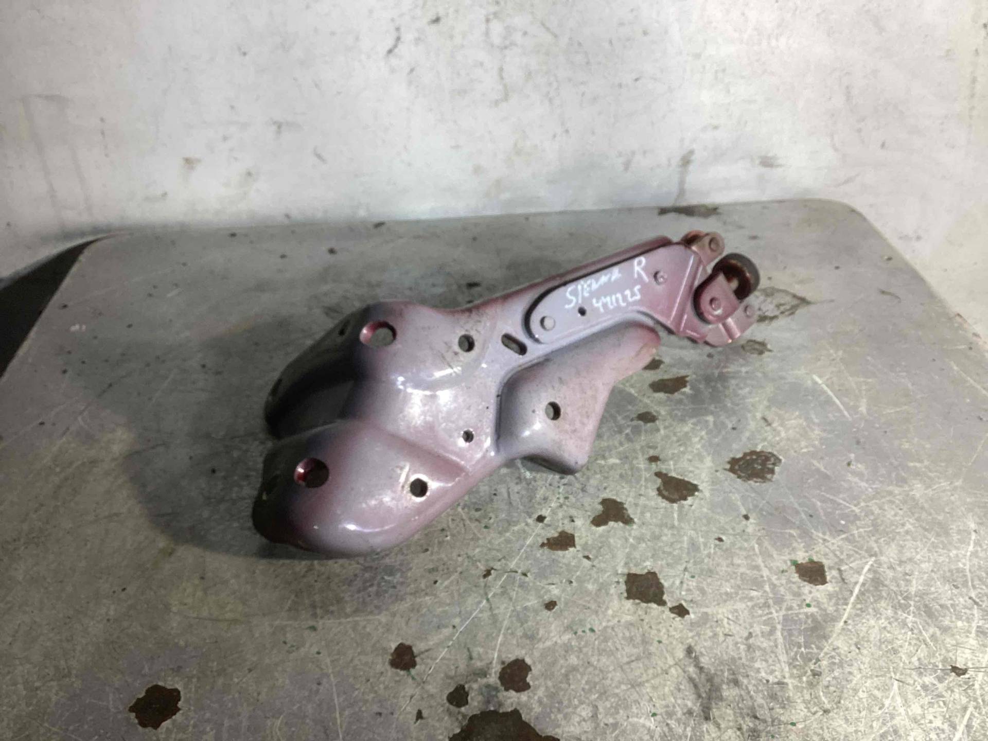 Ролик двери сдвижной Toyota Sienna 3 поколение
