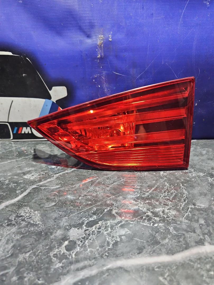 фонарь крышки багажника правый BMW X1 E84 2011, 2.0 л., N46 B20 BD, бензин, АКПП, белый, внедорожник 5 дв., задний привод, правый руль, 63212990114, 2990114 - фото №1