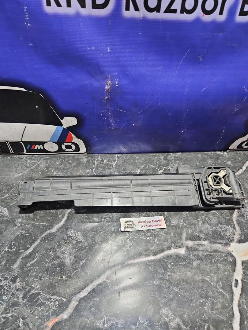 кронштейн радиатора BMW 1 серия F20/F21 2013, 2.0 л., N46 B20 A, бензин, АКПП, белый, задний привод, правый руль, 17117600537, 7600537 - фото №1