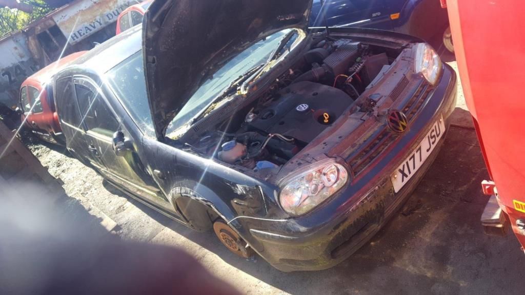 Volkswagen Golf 4 2000 - фото №1