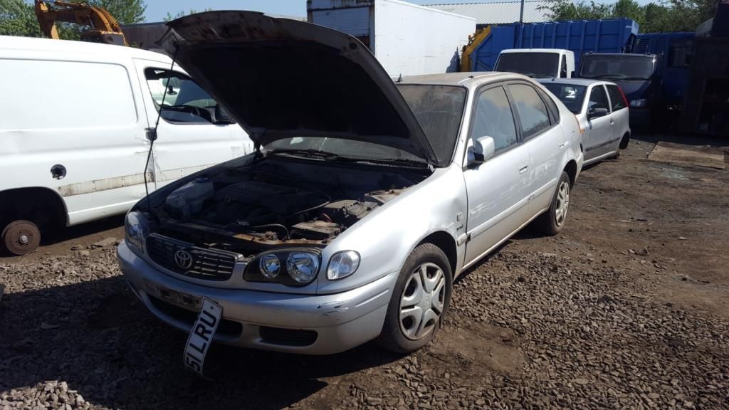 Toyota Corolla 8 (E110) рест. 2001 - фото №1
