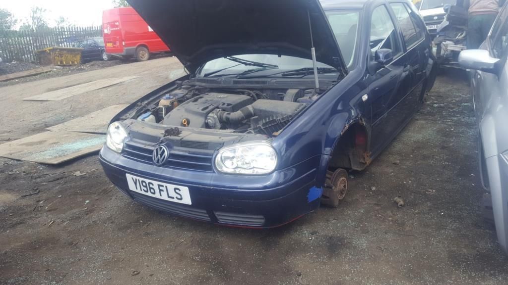 Volkswagen Golf 4 2001 - фото №1