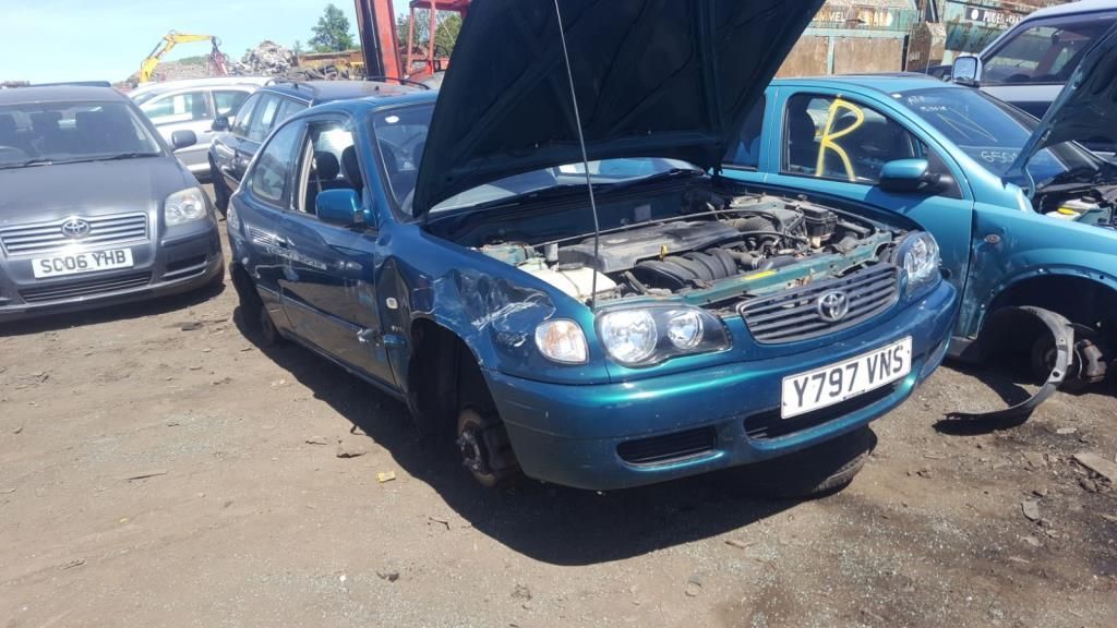 Toyota Corolla 8 (E110) рест. 2001 - фото №1