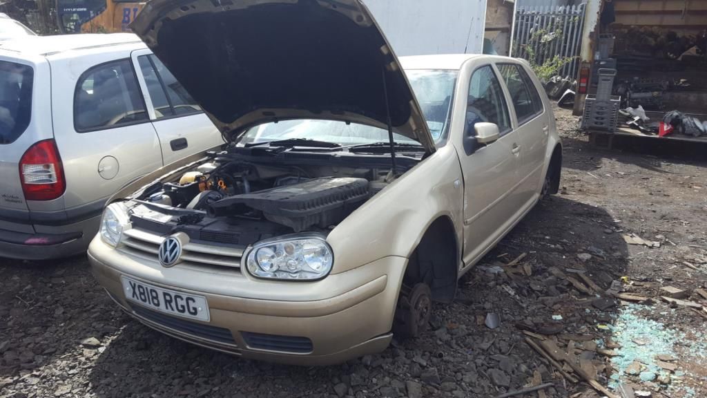 Volkswagen Golf 4 2000 - фото №1