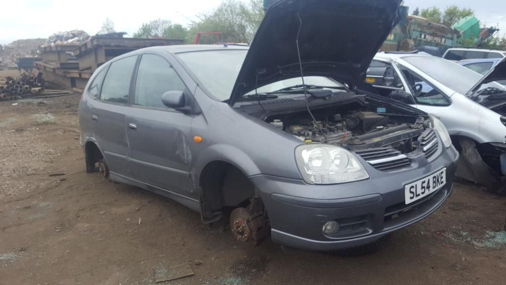 Nissan Almera Tino V10 рест. V10 2004 - фото №1