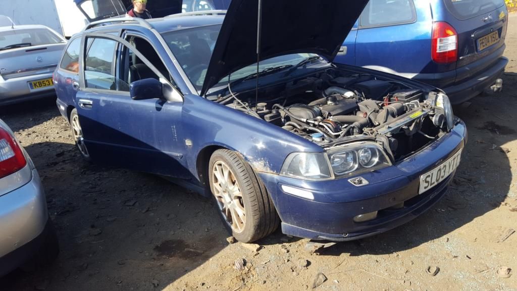 Volvo V40 2-й рест. 2003 - фото №1
