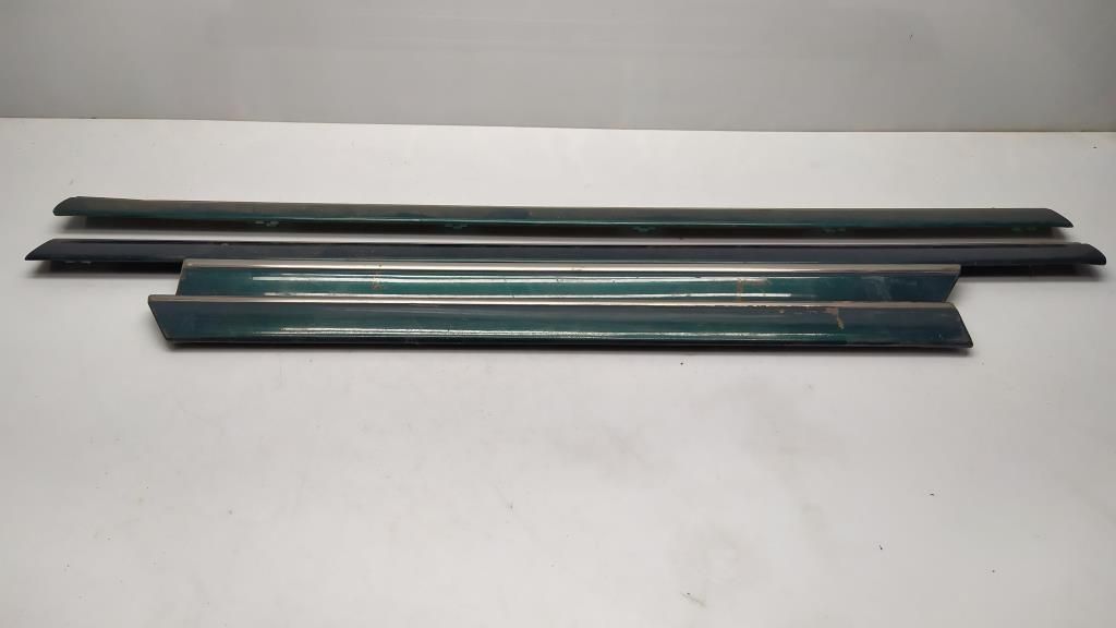Комплект молдингов Mercedes-Benz C-Класс W202/S202 W202 1993, 1.8 л., i, M 111.920, бензин, АКПП, зеленый, седан, задний привод, 2026903262, 2026903162, 2026902962, 2026903062 - фото №1