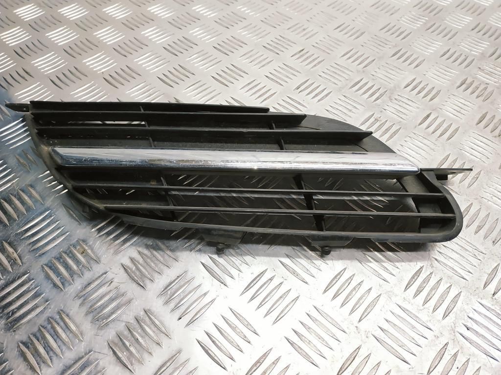 решетка радиатора Nissan Almera Tino V10 [рестайлинг] V10 2004, 1.8 л., i, QG18DE, бензин, 5МКПП, techno grey / ky5, минивэн, передний привод, правый руль, 62320BU00, 62322BU000