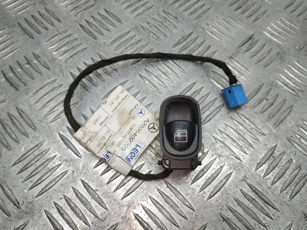 кнопка стеклоподъемника двери Mercedes-Benz C-Класс W203/S203/CL203 [рестайлинг] 2005, 1.8 л., Kompr, M 271.940, бензин, АКПП, серый, седан, задний привод, правый руль, A2038200210