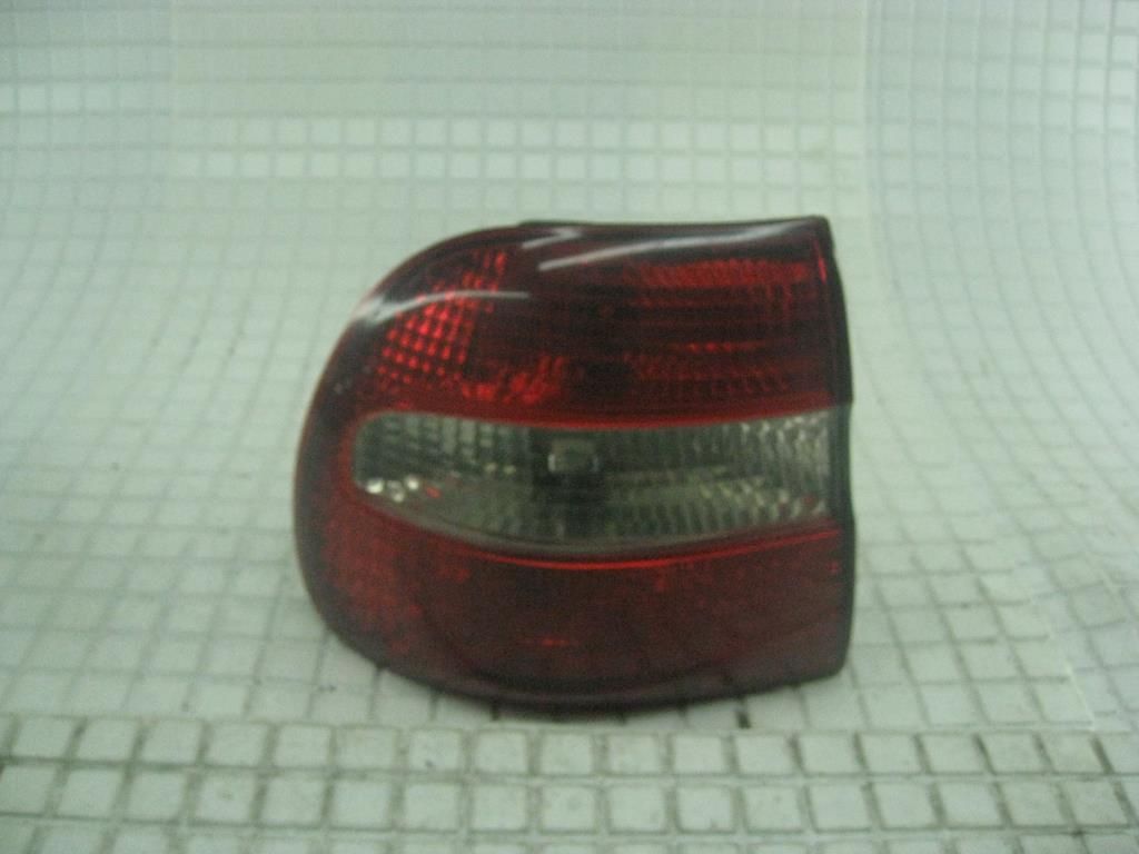 фонарь задний левый Volvo V40 1 поколение [2-й рестайлинг] 2003, D, D 4192 T4, дизель, 5МКПП, голубой, передний привод, правый руль, 30887333