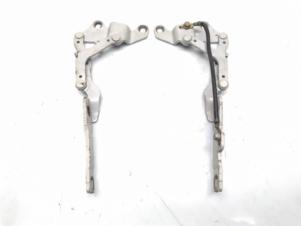 петля капота BMW 3 серия E90/E91/E92/E93 E90 2005, 2.0 л., i, N46 B20 B, бензин, 6МКПП, titansilber / 354, седан, задний привод, правый руль, 7115263, 7115264