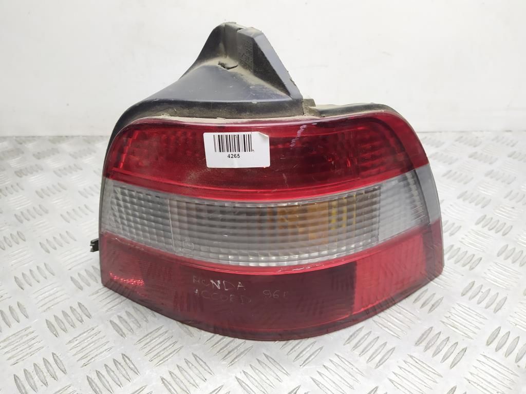 фонарь задний правый Honda Accord 5 поколение [рестайлинг] CE2 1998, 2.0 л., i, F20B6, бензин, 5МКПП, серебро, универсал, передний привод, правый руль