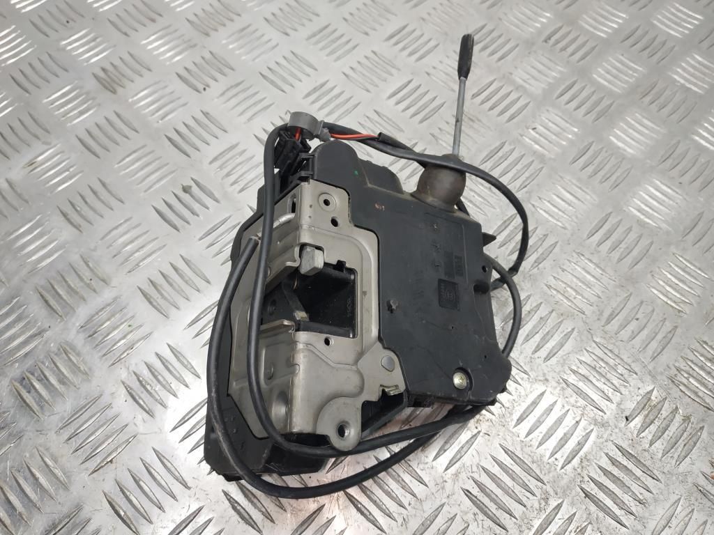 замок двери передней левой Mercedes-Benz C-Класс W203/S203/CL203 W203 2003, 2.0 л., Kompr, M 111.955, бензин, АКПП, бордовый, седан, задний привод, правый руль, A2037200335