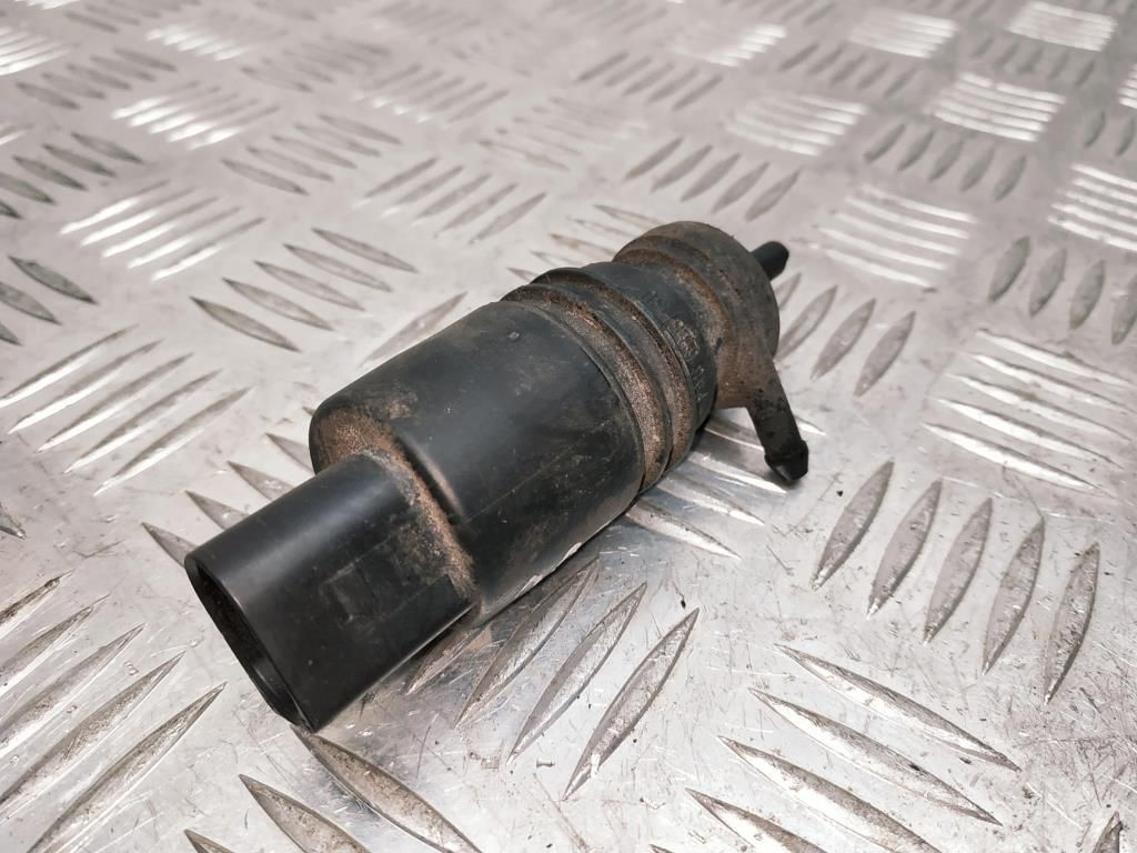 насос (моторчик) омывателя стекла Mercedes-Benz C-Класс W203/S203/CL203 W203 2003, 2.0 л., Kompr, M 111.955, бензин, 6МКПП, tansanitblau / 359, седан, задний привод, правый руль, A2218690121, A0008605826, A2108690821, A2108690921