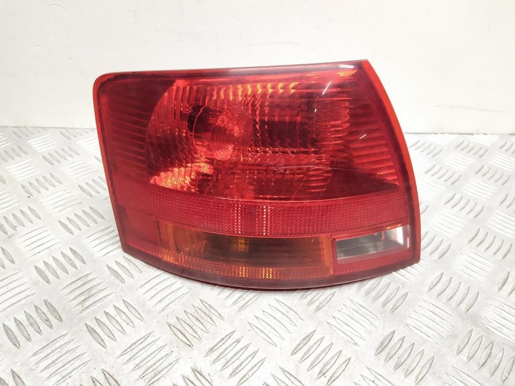 фонарь задний левый Audi A4 B7 2006, 2.0 л., TDi PD, BRE, дизель, 6МКПП, silbersee / ly7w, универсал, передний привод, правый руль, 8E9945095E