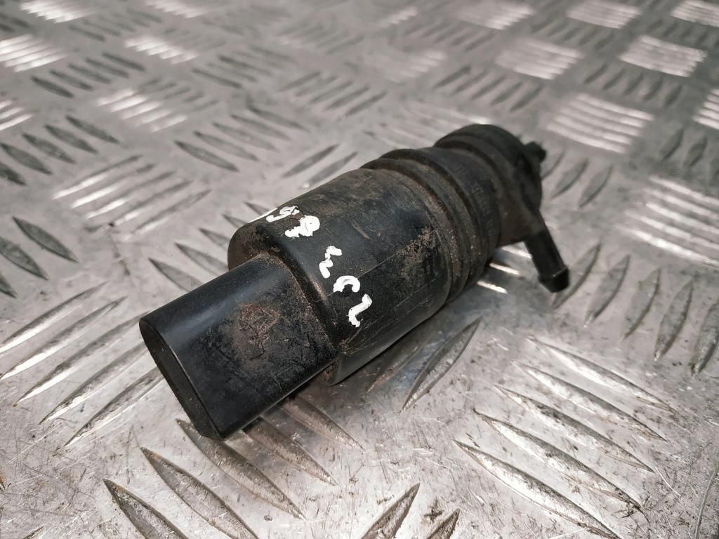 насос (моторчик) омывателя стекла Mercedes-Benz C-Класс W203/S203/CL203 CL203 2002, 2.2 л., CDi, OM 611.962, дизель, 6МКПП, синий, хетчбэк 3 дв., задний привод, правый руль, A2218690121, A0008605826, A2108690821, A2108690921