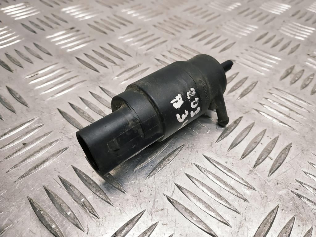 насос (моторчик) омывателя стекла Mercedes-Benz C-Класс W203/S203/CL203 W203 2001, 2.2 л., CDi, OM 611.962, дизель, АКПП, золотой, седан, задний привод, правый руль, A2218690121, A0008605826, A2108690821, A2108690921