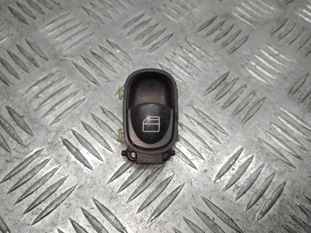 кнопка стеклоподъемника двери Mercedes-Benz C-Класс W203/S203/CL203 W203 2001, 2.2 л., CDi, OM 611.962, дизель, 6МКПП, золотой, седан, задний привод, правый руль, A2038200210