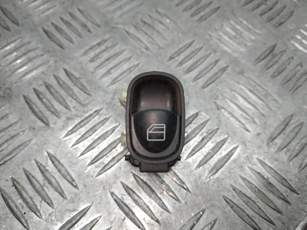 кнопка стеклоподъемника двери Mercedes-Benz C-Класс W203/S203/CL203 S203 2002, 2.2 л., CDi, OM 611.962, дизель, 6МКПП, серебро, универсал, задний привод, правый руль, A2038200210
