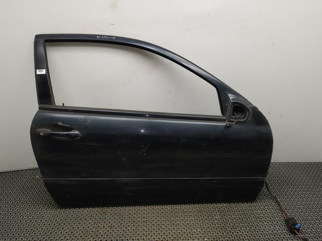 замок двери передней правой Mercedes-Benz C-Класс W203/S203/CL203 [рестайлинг] CL203 2005, 2.2 л., CDi, OM 646.963, дизель, АКПП, черный, хетчбэк 3 дв., задний привод, правый руль, A2037200235