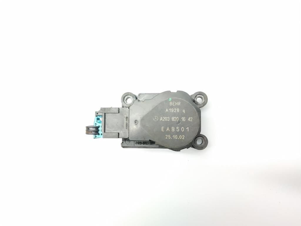 моторчик заслонки печки Mercedes-Benz E-Класс W211/S211 [рестайлинг] 2007, 2.2 л., CDi, дизель, АКПП, tansanitblau / 359, седан, задний привод, правый руль, A2038201642